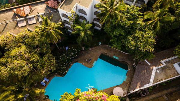 Luxurious single room at Bamburi Beach. Affordable furnished Hotel for vacation in Mombasa | Zuru Life Africa