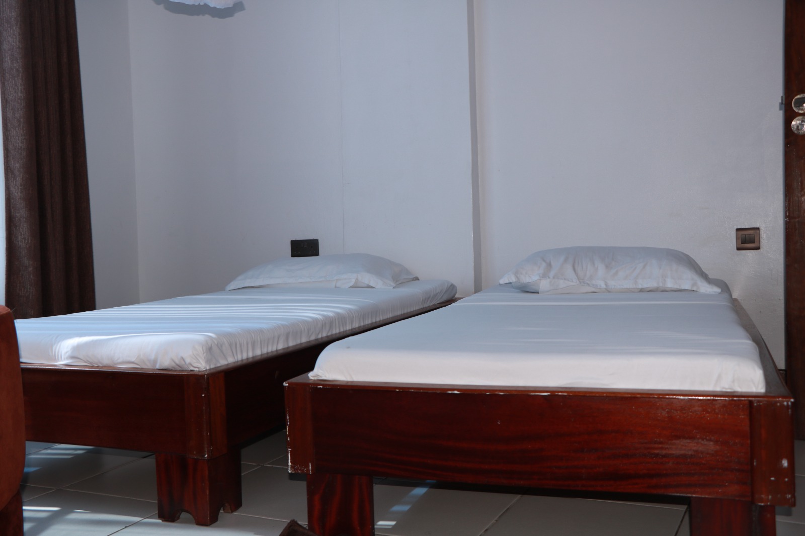 Twin bed vacation apartment in Pirates Beach. Affordable furnished Hotel for vacation in Mombasa | Zuru Life Africa
