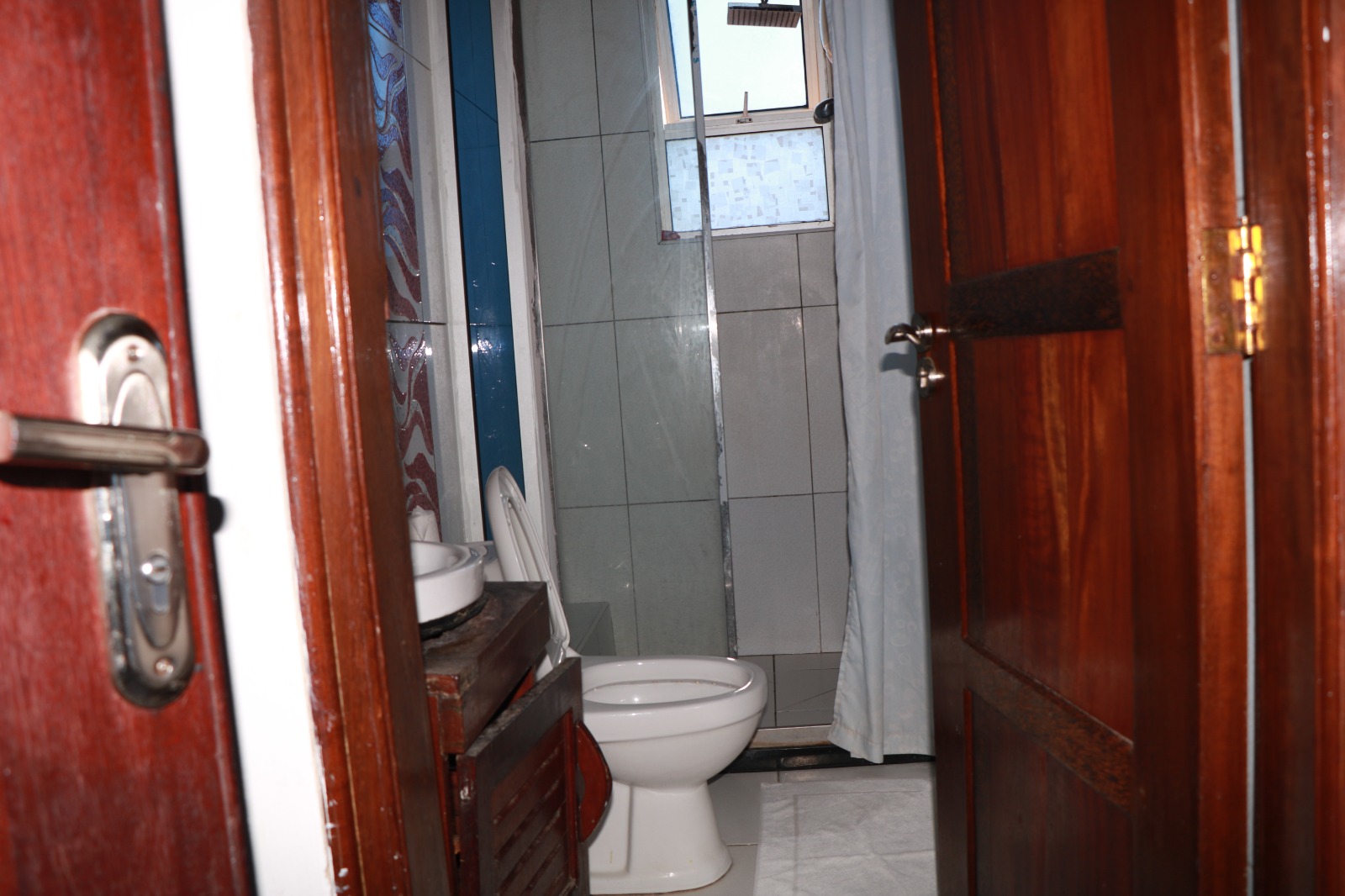 Twin bed vacation apartment in Pirates Beach. Affordable furnished Hotel for vacation in Mombasa | Zuru Life Africa