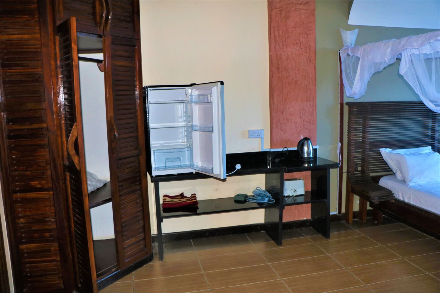 Standard 1 bedroom vacation house in Mombasa. Affordable furnished Hotel for vacation in Mombasa | Zuru Life Africa